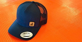 Kappe navyblau mit Segelboot